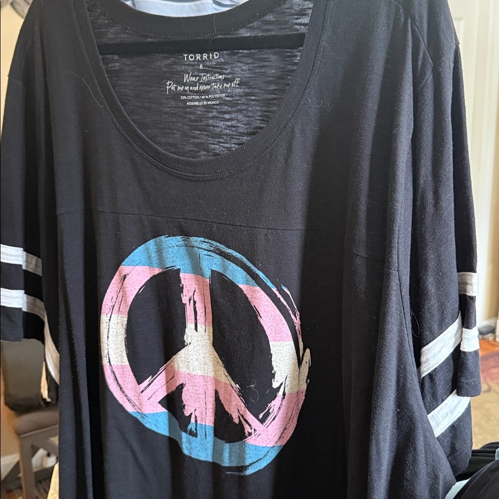 Torrid tee. Super cute peace sign. Sz 6 NWOT - Picture 6 of 7